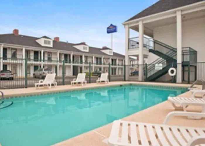 Baymont By Wyndham Roanoke Rapids Hotel