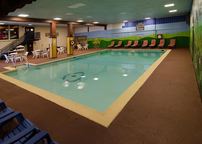 Ramada By Wyndham Angola/Fremont Area