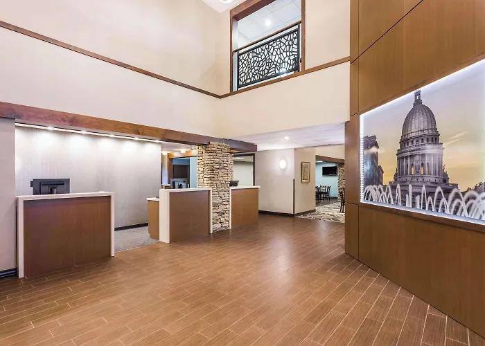 Wyndham Garden Madison Fitchburg Hotel