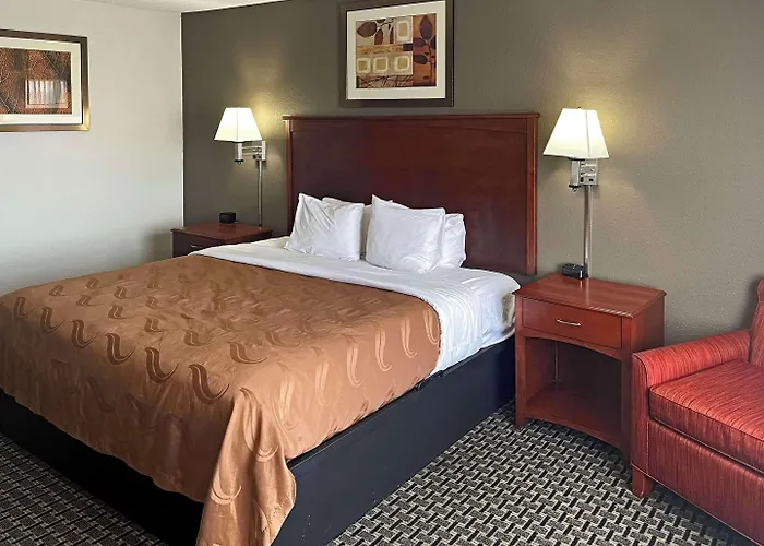 Quality Inn & Suites Cincinnati Sharonville