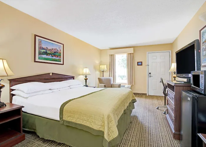 Baymont By Wyndham Smithfield Hotel