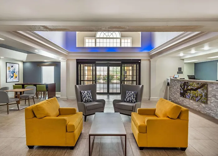 Baymont By Wyndham Lafayette Airport Hotel