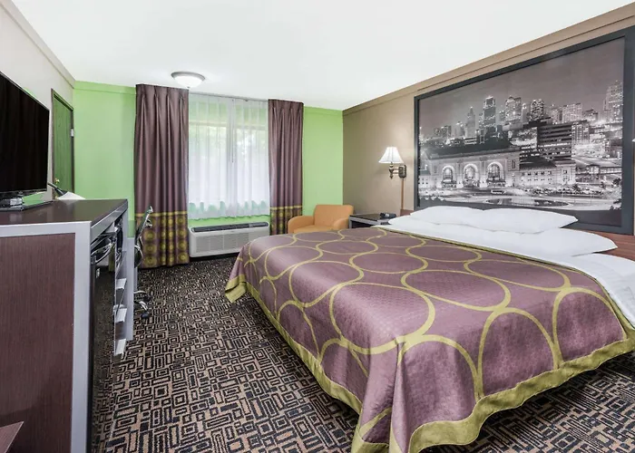 Super 8 By Wyndham Warrensburg Motel