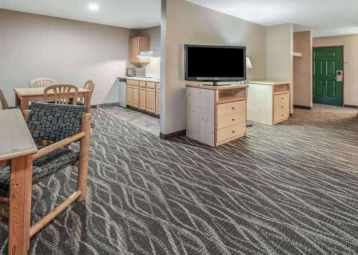 La Quinta By Wyndham Belgrade - Bozeman Airport Hotel