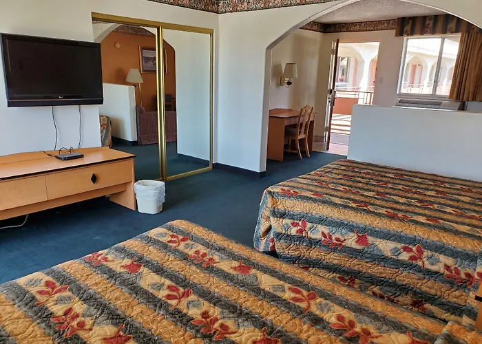 Night Inn Globe