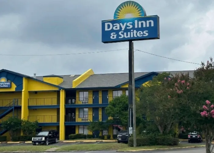 Days Inn & Suites Mobile Tillmans Corner