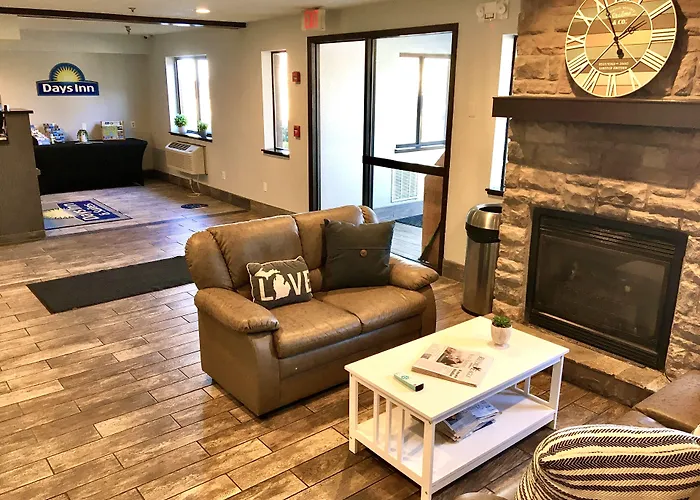 Days Inn & Suites By Wyndham Traverse City