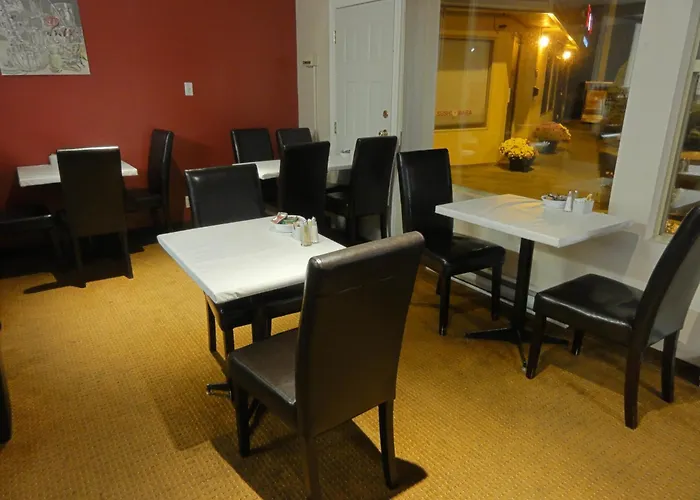 Comox Hotels