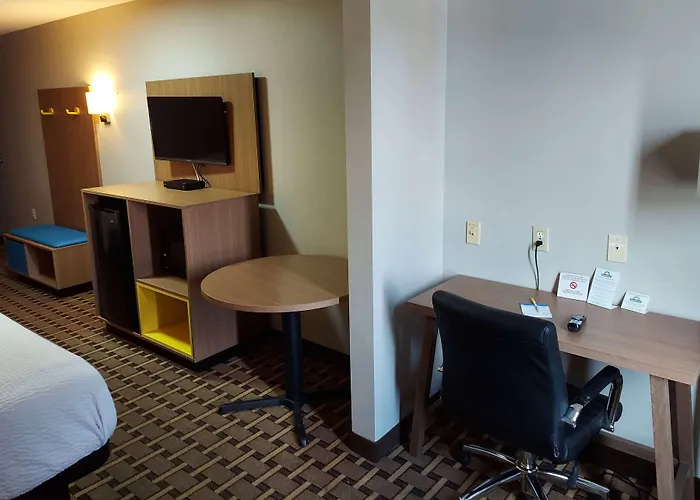 Days Inn & Suites By Wyndham Huntsville