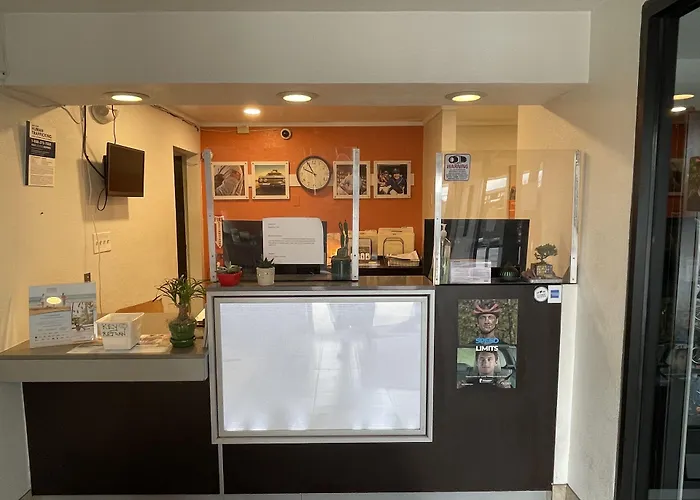 Travelodge By Wyndham Brattleboro Vt