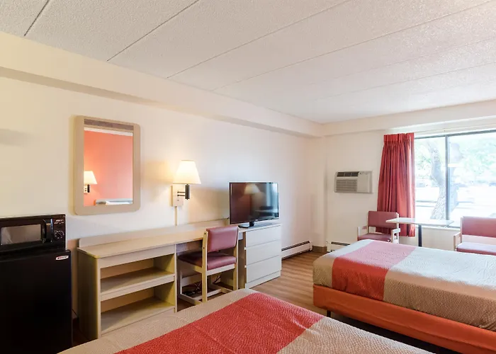 Baymont By Wyndham Gillette Hotel