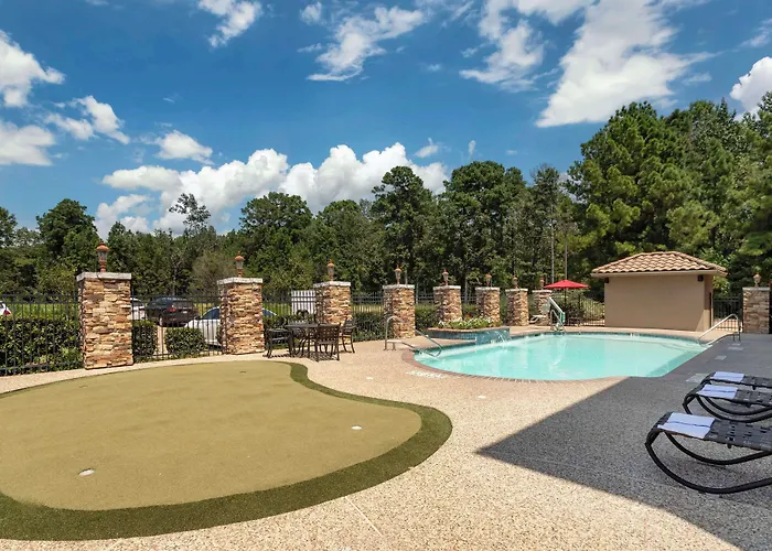 Best Western Plus Crown Colony Inn & Suites Lufkin