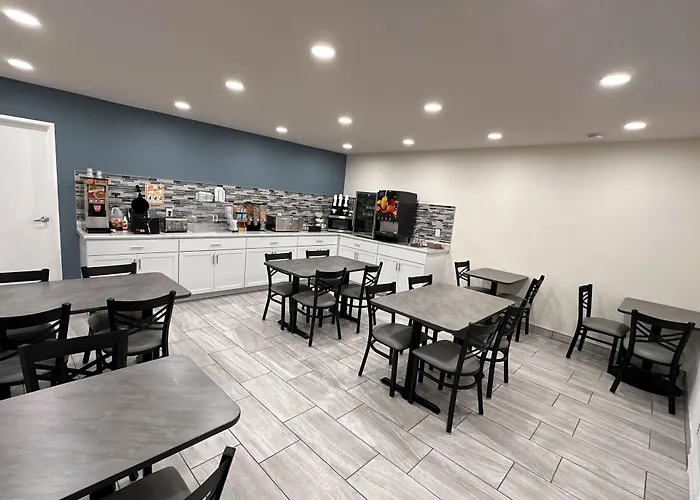 Super 8 By Wyndham Grand Island Hotel