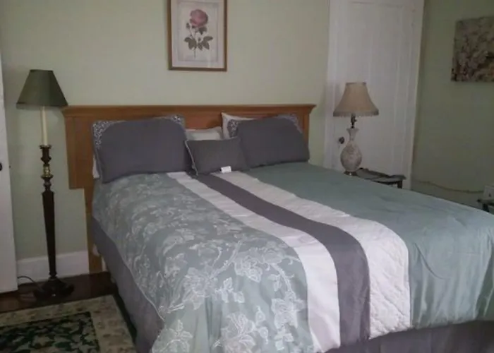 Six Acres Bed And Breakfast Cincinnati