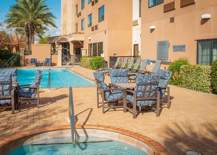 Courtyard By Marriott Pensacola Downtown Hotel
