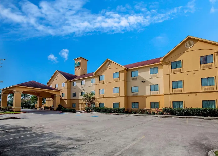 La Quinta By Wyndham Pasadena Hotel