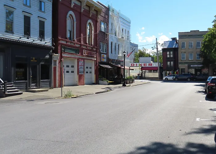 St Charles Hotel Downtown Hudson