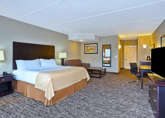 Holiday Inn & Suites Green Bay Stadium By Ihg