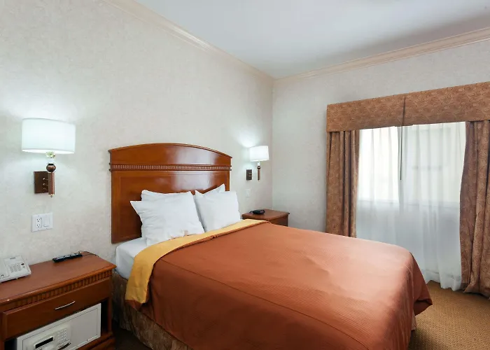 Howard Johnson Inn And Suites - Pico Rivera