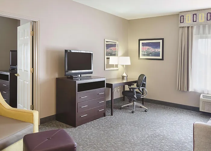 La Quinta By Wyndham Biloxi Hotel