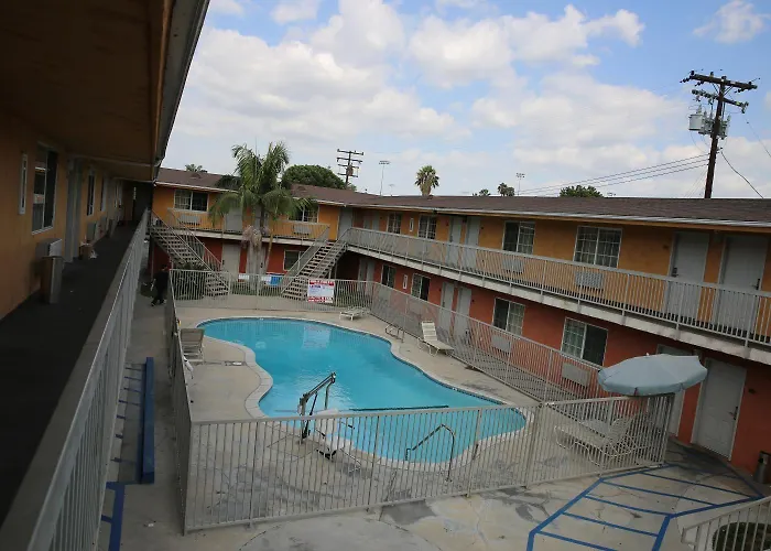 Chateau Inn & Suites Downey