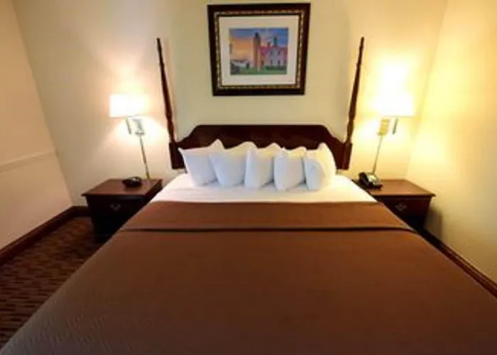 Waterfront Inn Mackinaw City