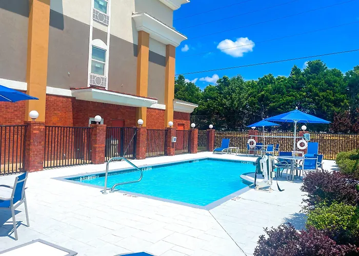 Holiday Inn Express Mccomb By Ihg