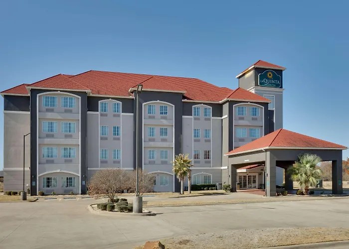 La Quinta By Wyndham Lindale Hotel