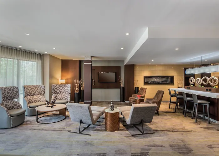 Courtyard By Marriott Waldorf Hotel