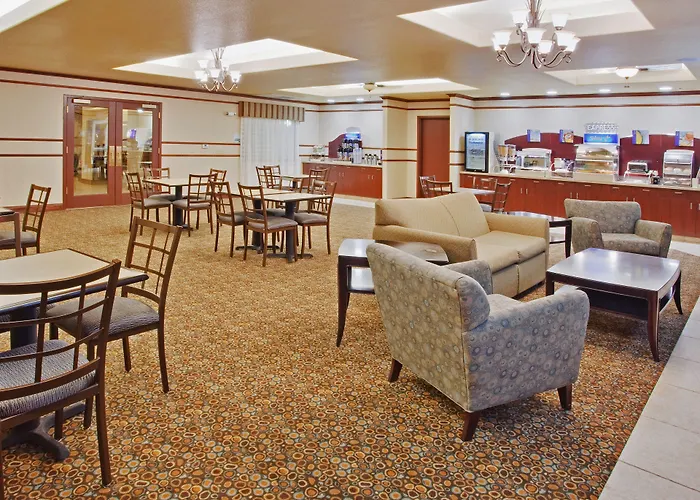 Holiday Inn Express & Suites Dinuba West By Ihg