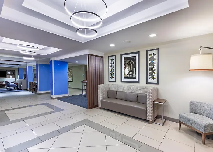 Holiday Inn Express And Suites Pryor By Ihg Lusta