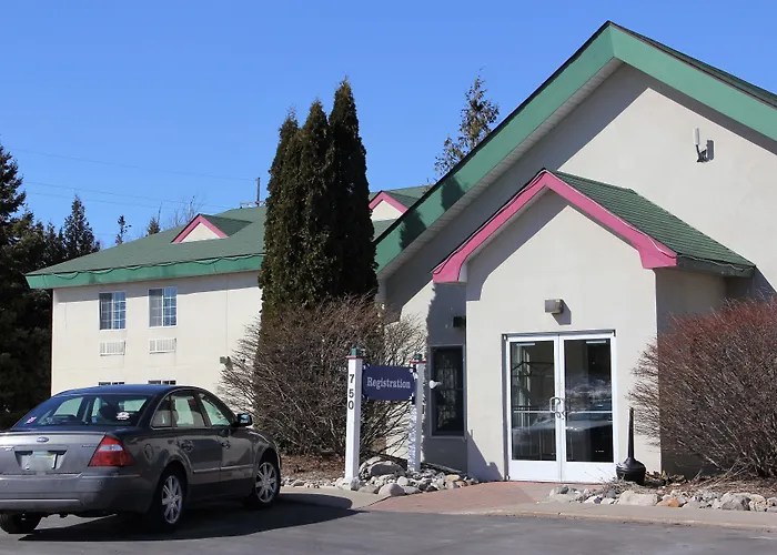Up North Hotel Formerly Voyager Inn Saint Ignace