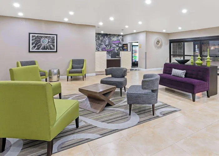 La Quinta By Wyndham Ada Hotel