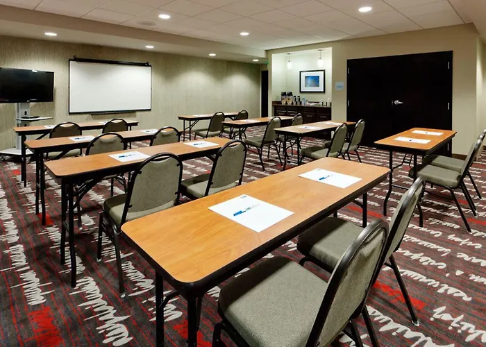 Holiday Inn Express & Suites Northeast By Ihg York