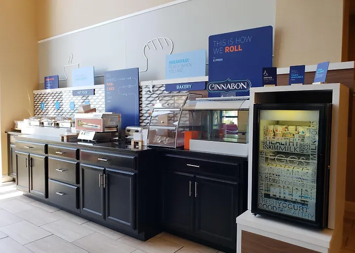 Holiday Inn Express & Suites Marion Northeast By Ihg