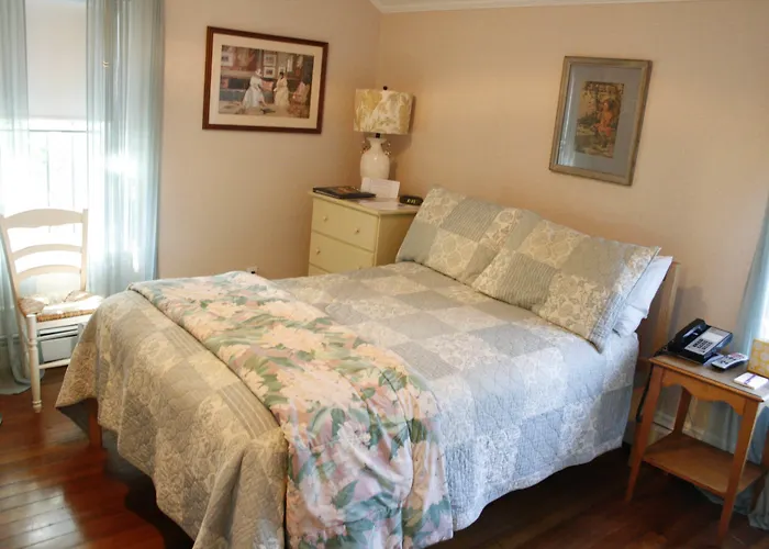 The Coolidge Corner Guest House: A Brookline Bed And Breakfast