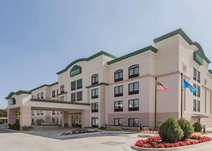 La Quinta Inn & Suites By Wyndham Tulsa Midtown