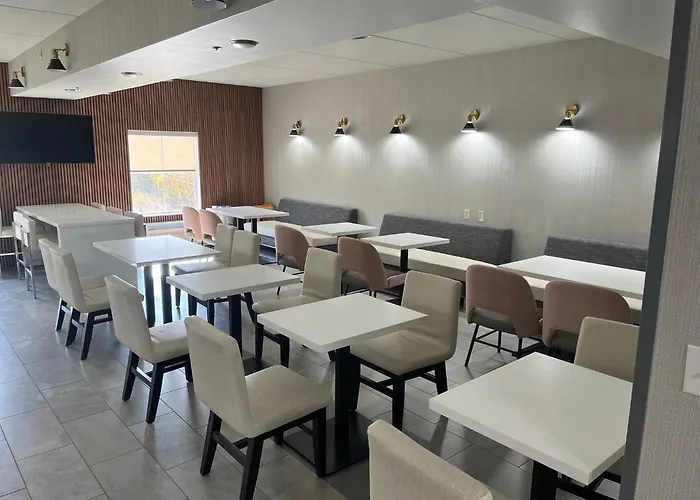 Wingate Suites By Wyndham Youngstown - Austintown