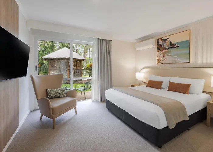 Palm Cove Hotels