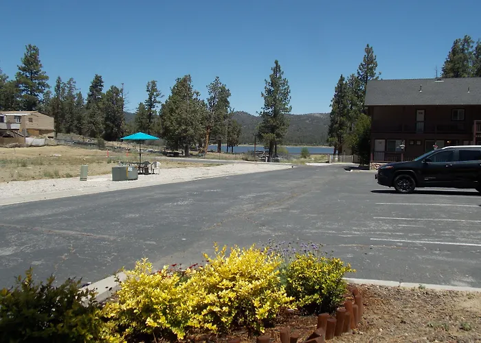 Vintage Lakeside Inn Big Bear Lake