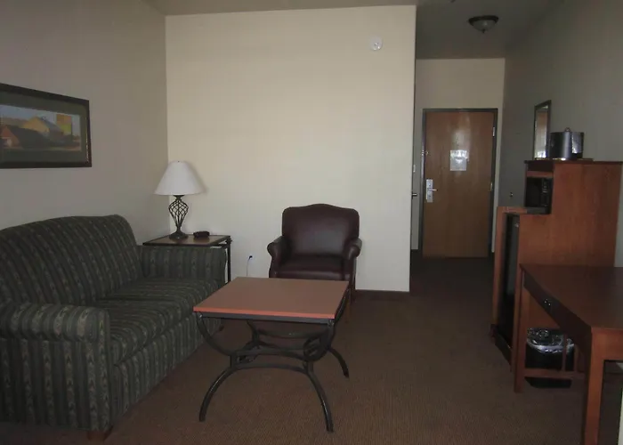 Econo Lodge Inn & Suites Bridgeport