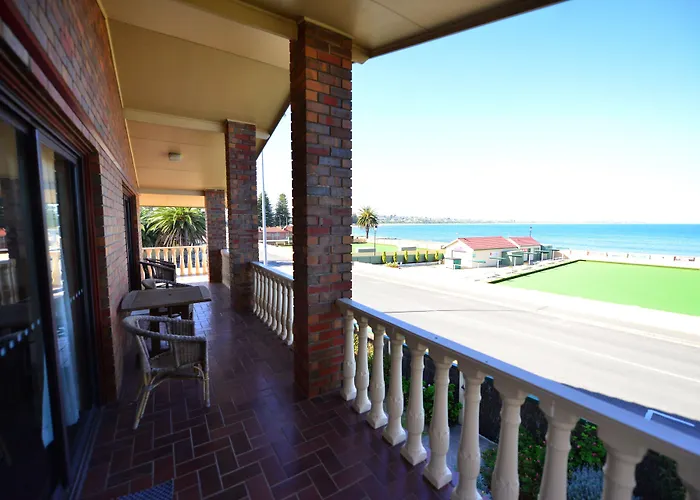 Victor Harbor Hotels