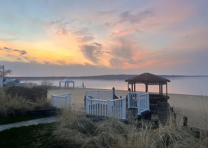 The Beach Haus - Traverse City
