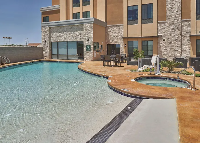 La Quinta By Wyndham Carlsbad Hotel