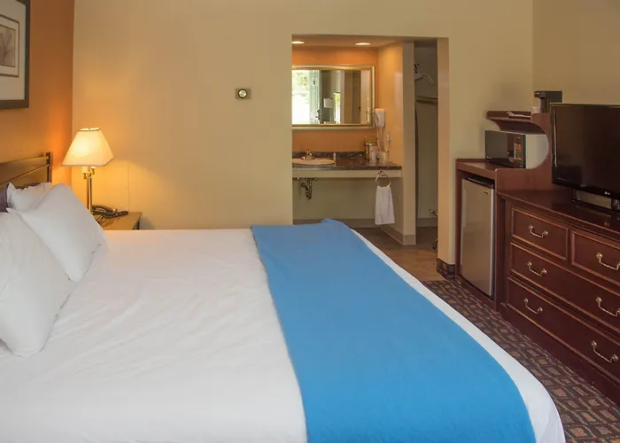 Colonnade Inn Lyndonville
