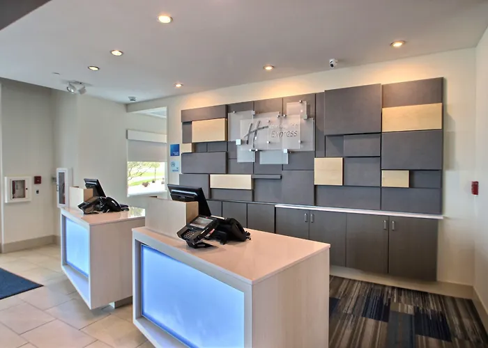 Holiday Inn Express & Suites Fond Du Lac By Ihg
