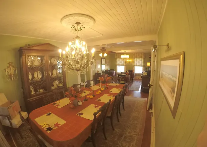The Hibiscus House Of Fort Myers