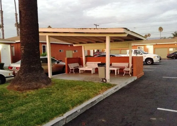 Oceanside Inn & Suites