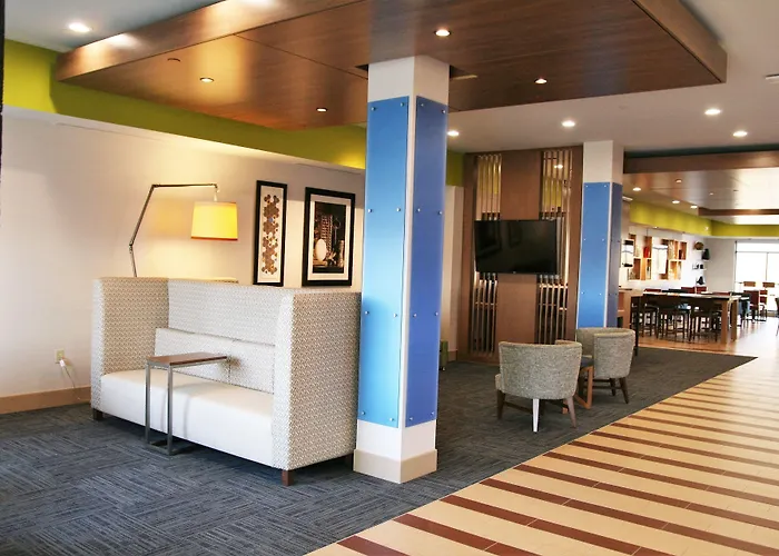 Holiday Inn Express & Suites Clarion By Ihg