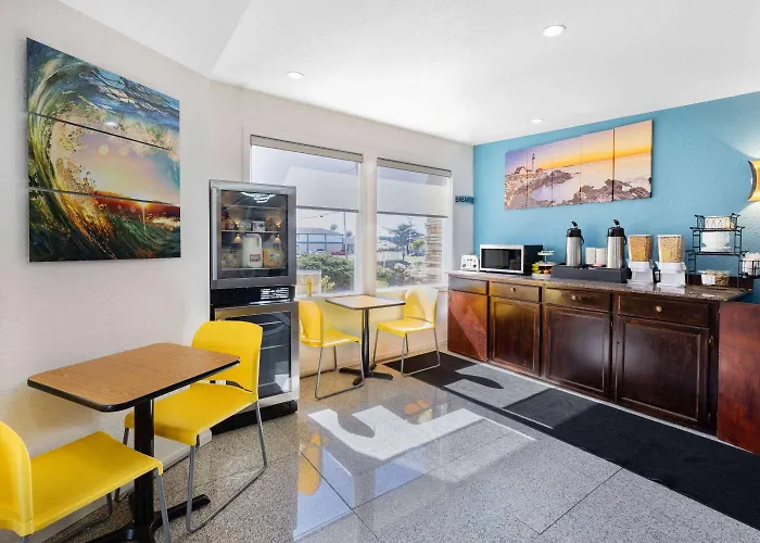 Oceanside Inn & Suites, A Days Inn By Wyndham Fort Bragg